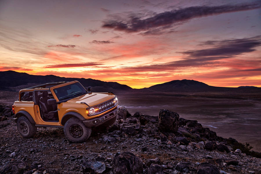 Ford Bronco On Elevated Hill Wallpaper