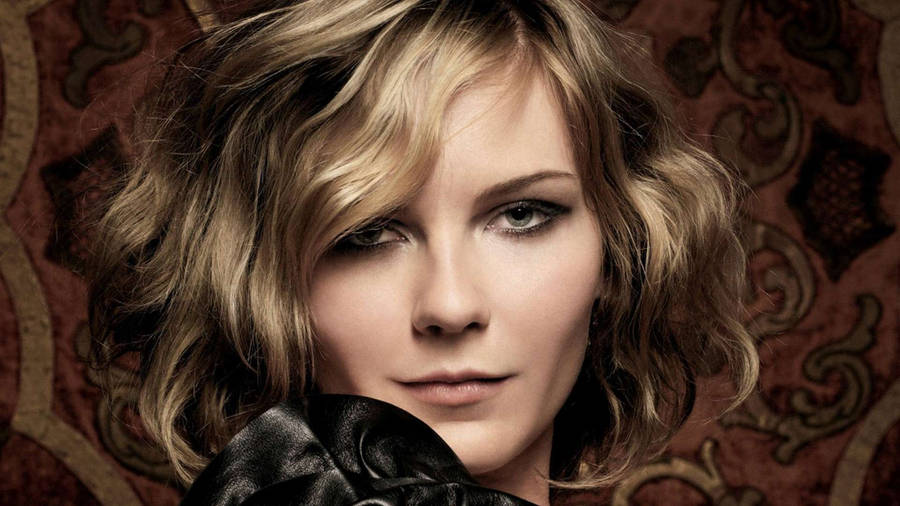 Foxy Actress Kirsten Dunst Wallpaper