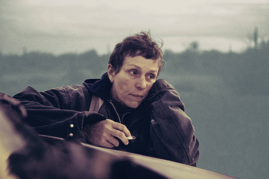 Frances Mcdormand In 2020 Film Nomadland Wallpaper