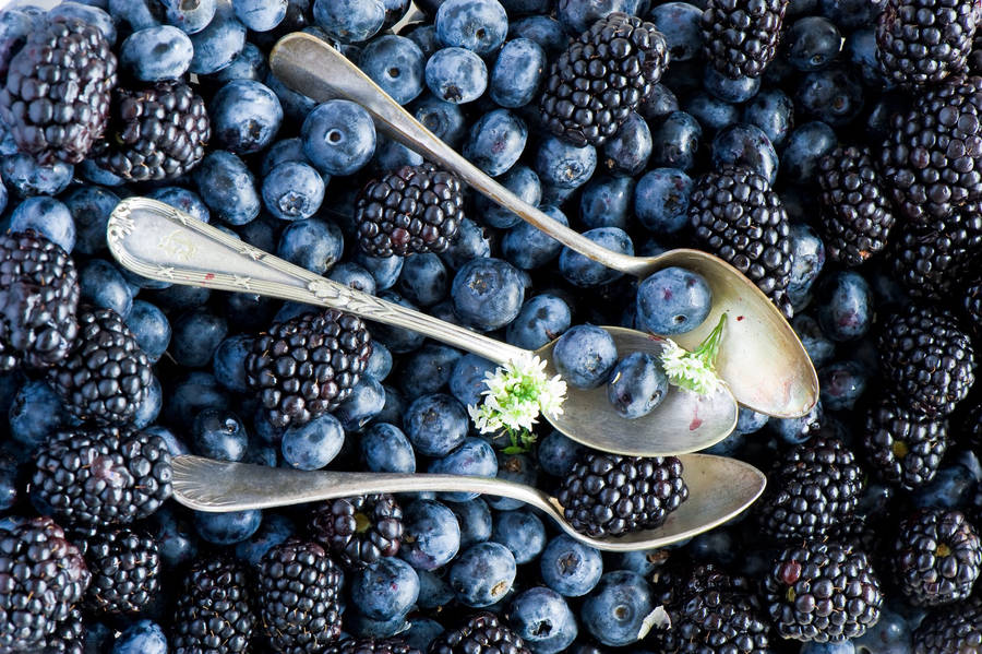 Fresh Black Raspberries And Blueberries Wallpaper