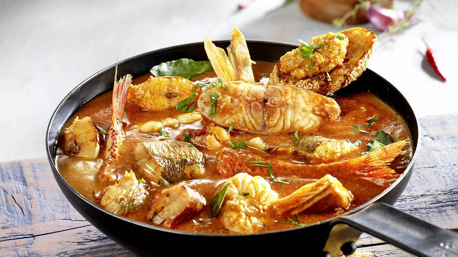 Fried Red Scorpionfish Bouillabaisse Dish Wallpaper