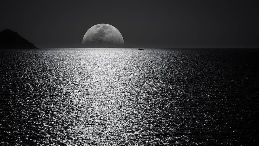 Full Moon In Ocean Wallpaper