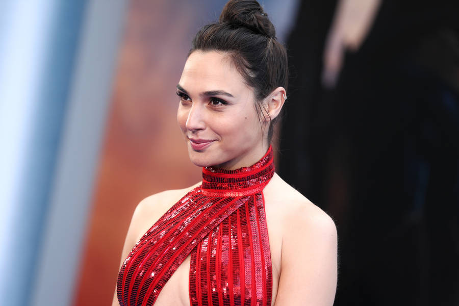 Gal Gadot At Wonder Woman Premiere Wallpaper