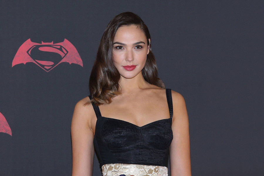 Gal Gadot Batman V Superman Premiere Wallpaper