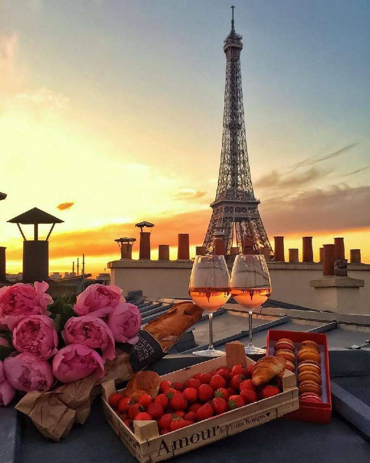 Gambar Food Table Near Eiffel Tower Wallpaper