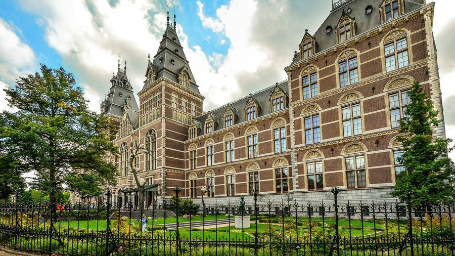 Garden Outside Rijksmuseum Wallpaper