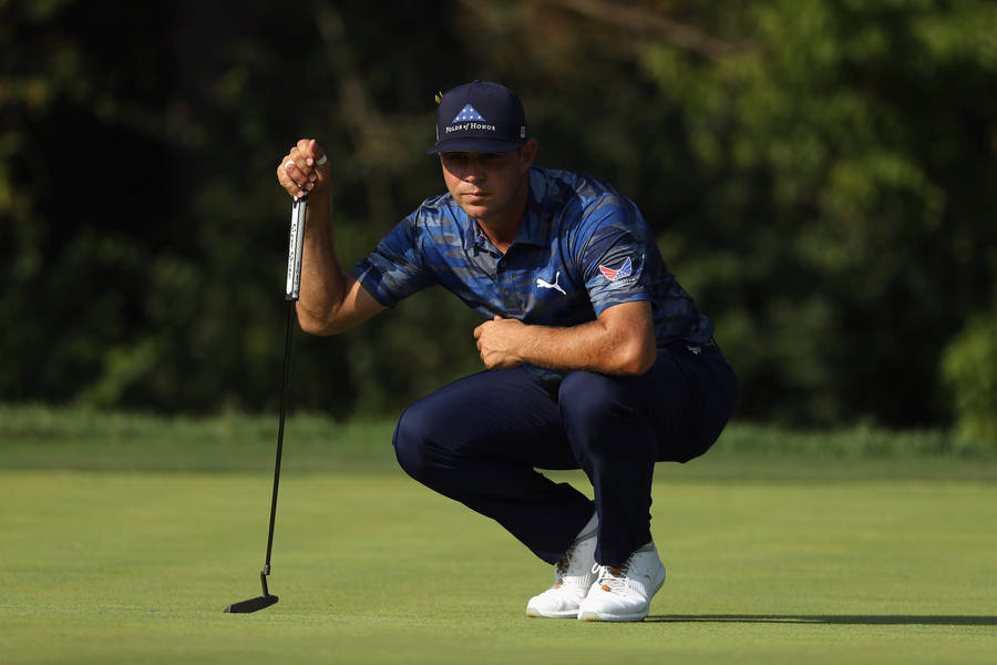 Gary Woodland Checking The Ball Wallpaper