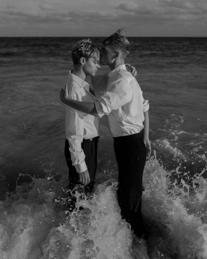 Gay Boy Beach Kiss Wallpaper