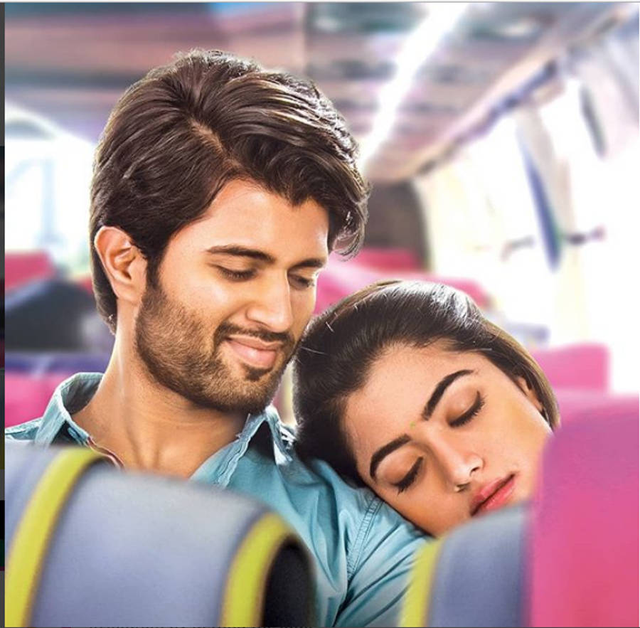 Geetha Govindam Pair On Bus Wallpaper