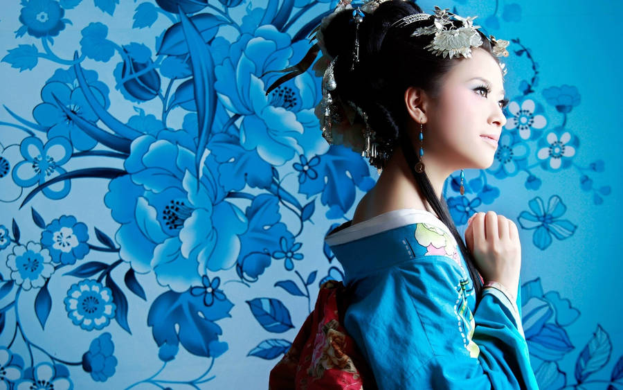 Geisha Blue Kimono Wallpaper