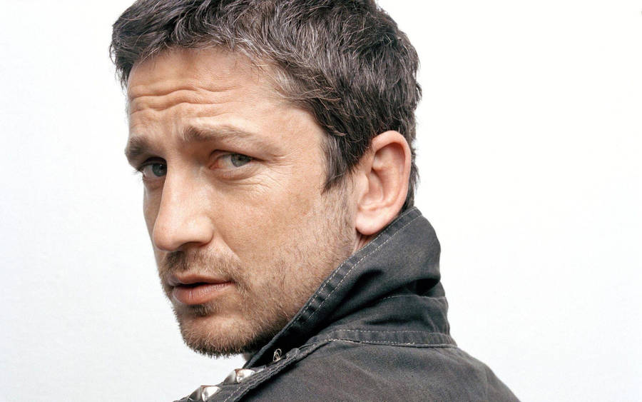 Gerard Butler Hollywood Hunk Action Star Wallpaper