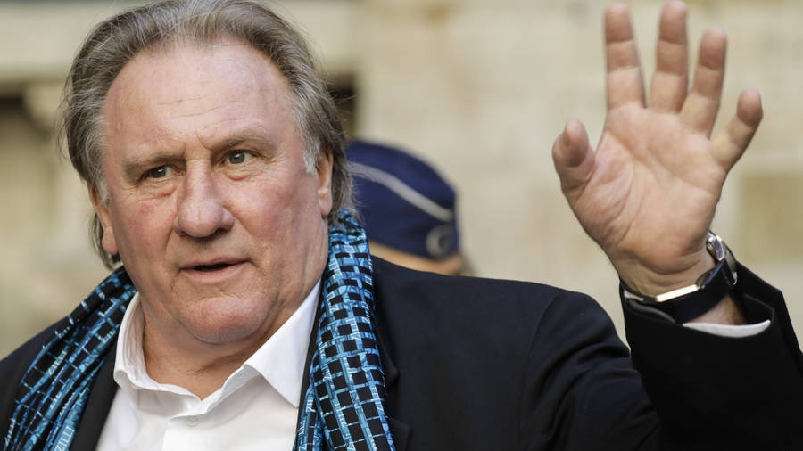 Gérard Depardieu Waving Hand Wallpaper