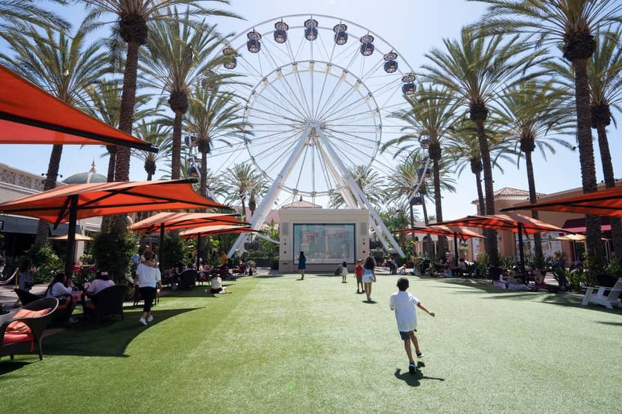 Giant Ferris Wheel In Irvine Spectrum Center Wallpaper