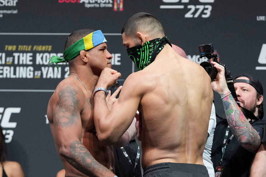 Gilbert Burns Staredown With Khamzat Chimaev Wallpaper