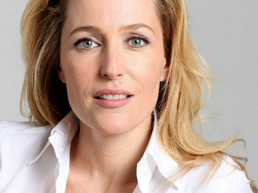 Gillian Anderson Closed Up Wallpaper