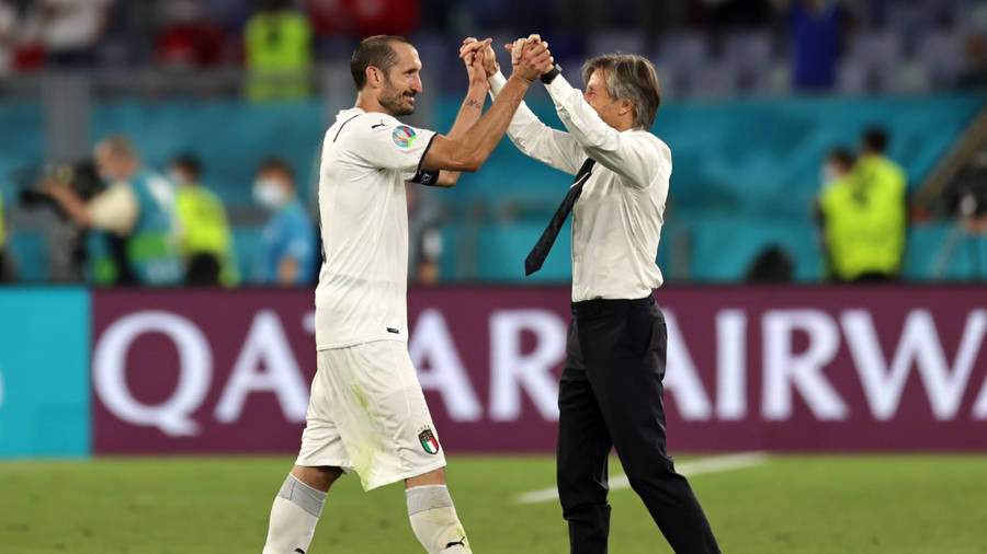 Giorgio Chiellini High Five Coach Roberto Mancini Wallpaper