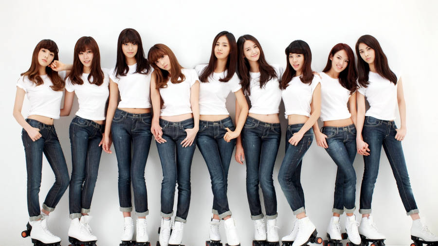 Girls' Generation Gee Roller Skates Wallpaper