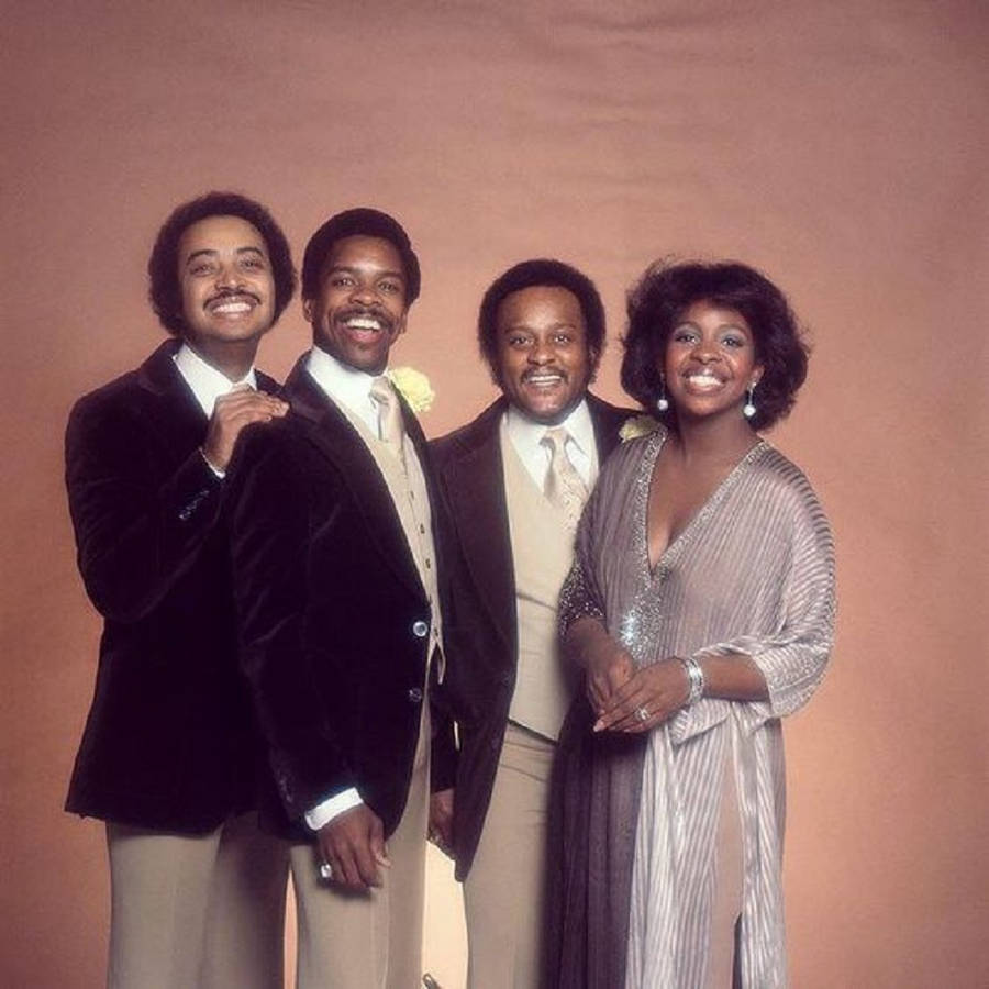 Gladys Knight And The Pips Striking A Pose During A Photoshoot Wallpaper