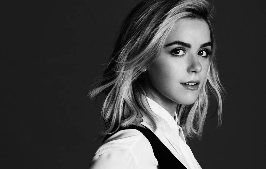 Glamorous Kiernan Shipka Actress Wallpaper