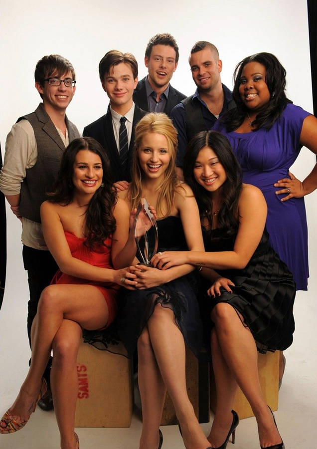 Glee Cast Members 2010 People’s Choice Awards Portrait Wallpaper