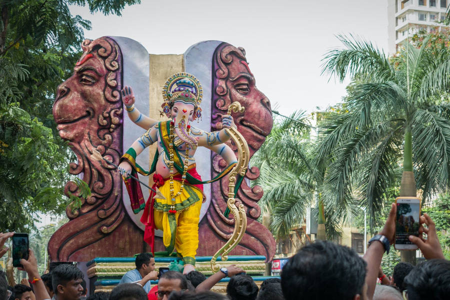 God Ganesh Sculpture On Platform Wallpaper