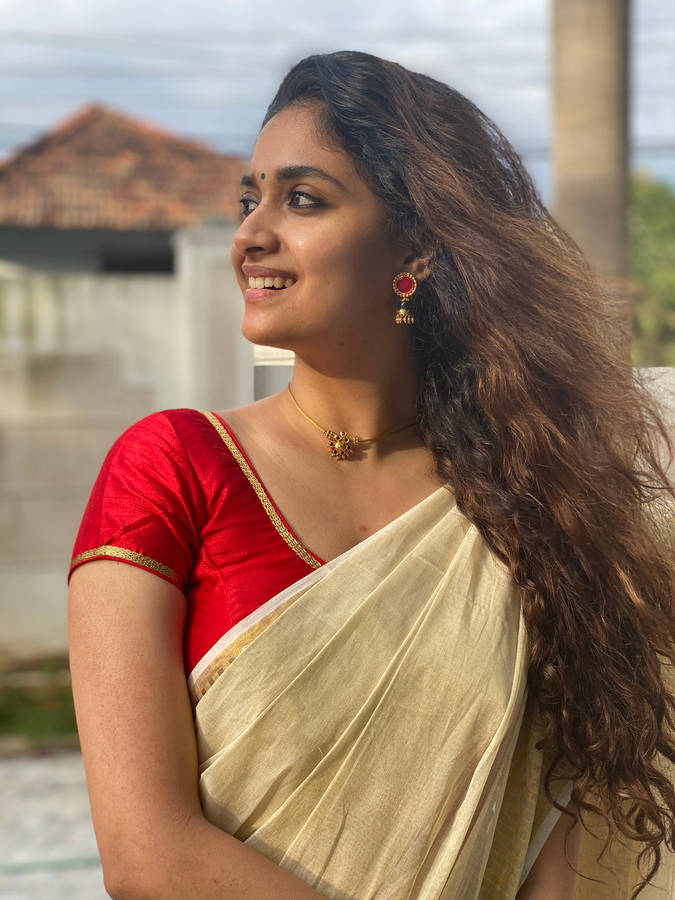 Gold And Red Keerthi Suresh Saree Wallpaper