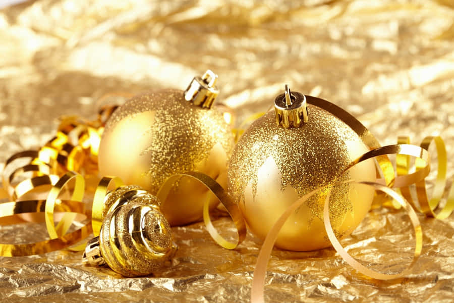 Gold Christmas Balls Wallpaper