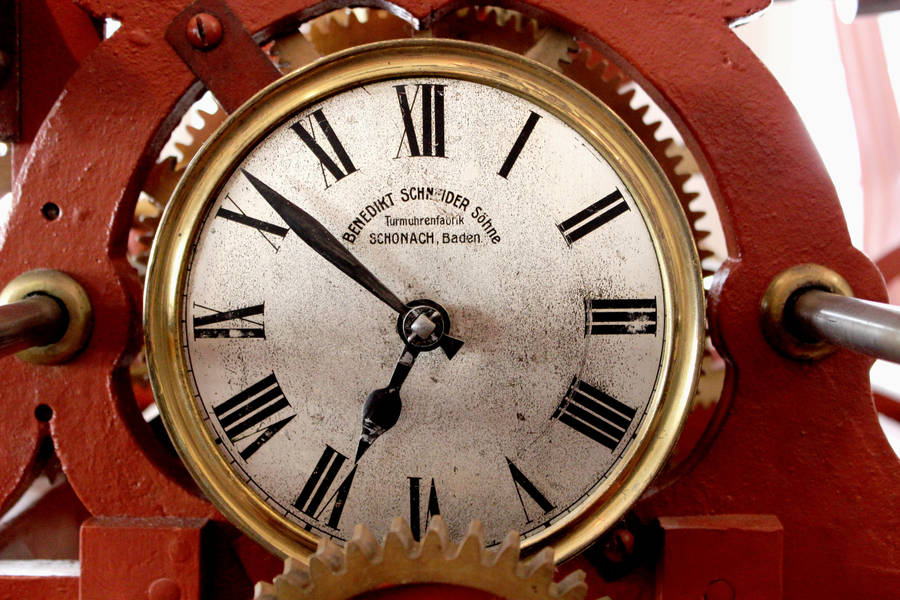 Golden Vintage Mechanical Clock Wallpaper