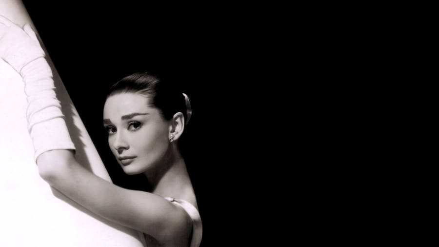 Gorgeous Shot Audrey Hepburn Wallpaper