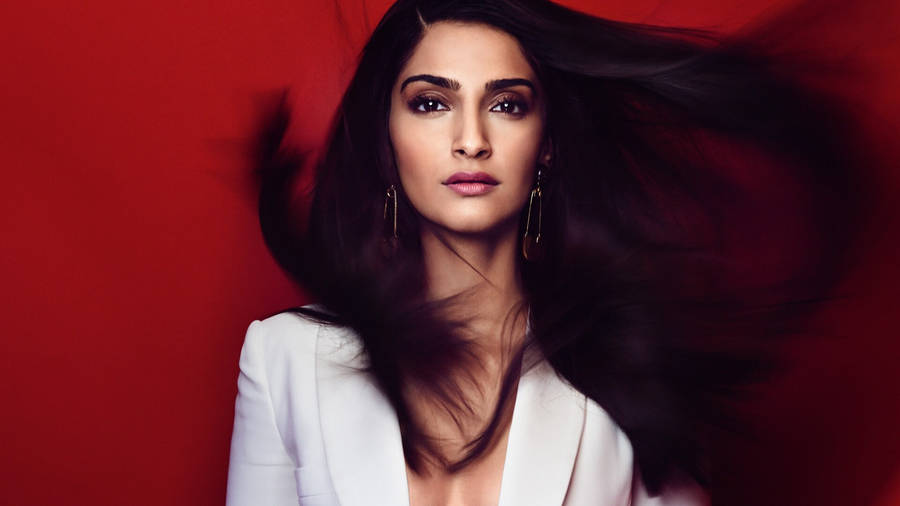 Gorgeous Sonam Kapoor Wallpaper