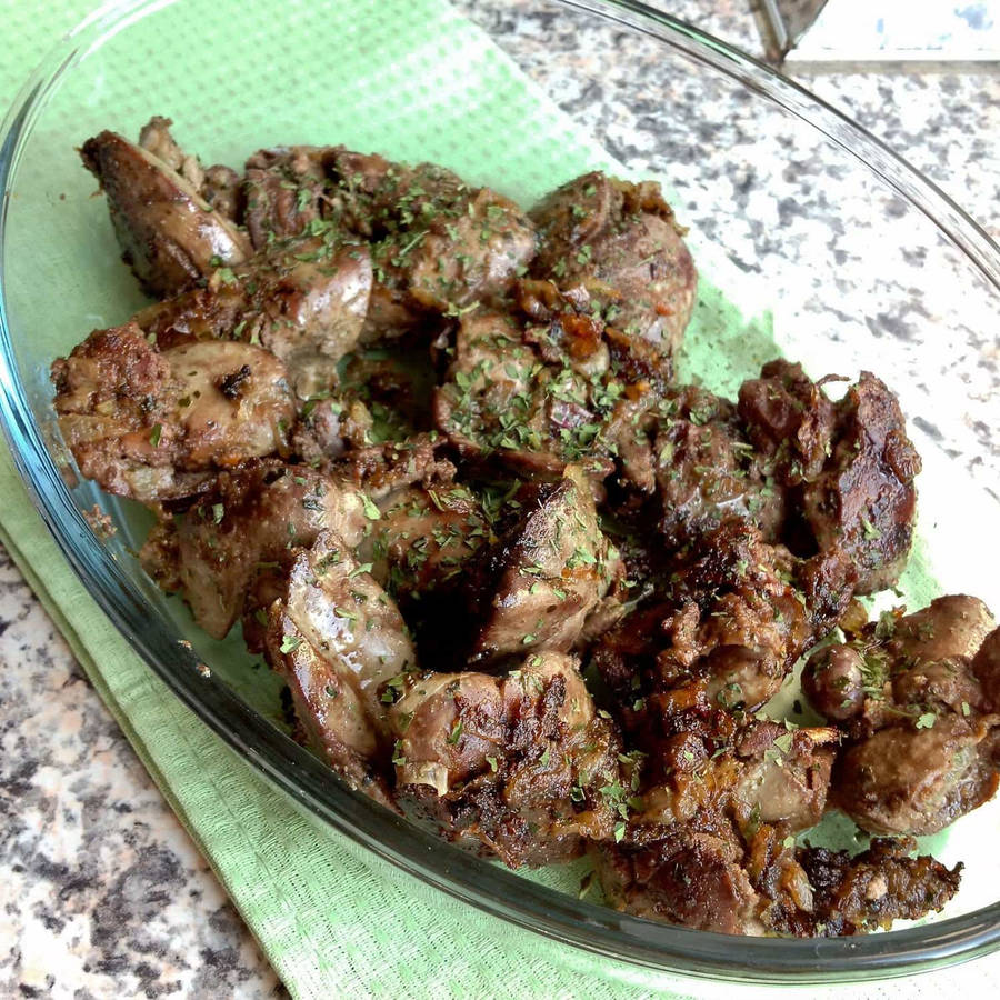 Gourmet Chicken Livers With Onion And Herbs Wallpaper