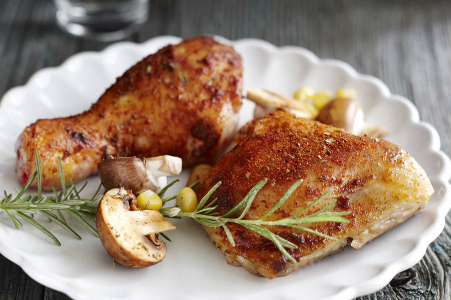 Gourmet Fried Chicken With Rosemary And Mushrooms Wallpaper