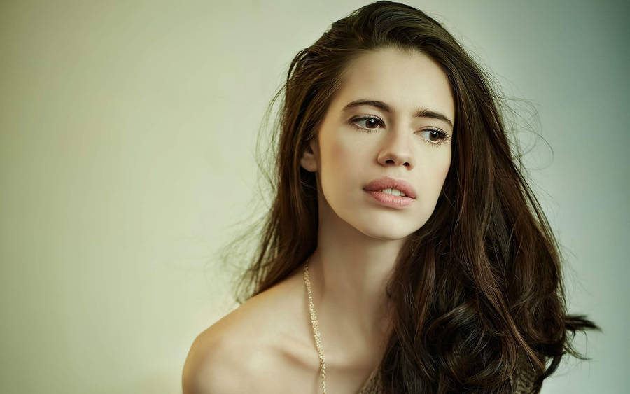 Graceful Indian Beauty - Kalki Koechlin Wallpaper