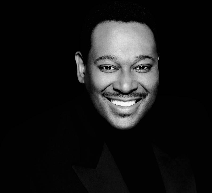 Greatest Male Artist Luther Vandross Wallpaper