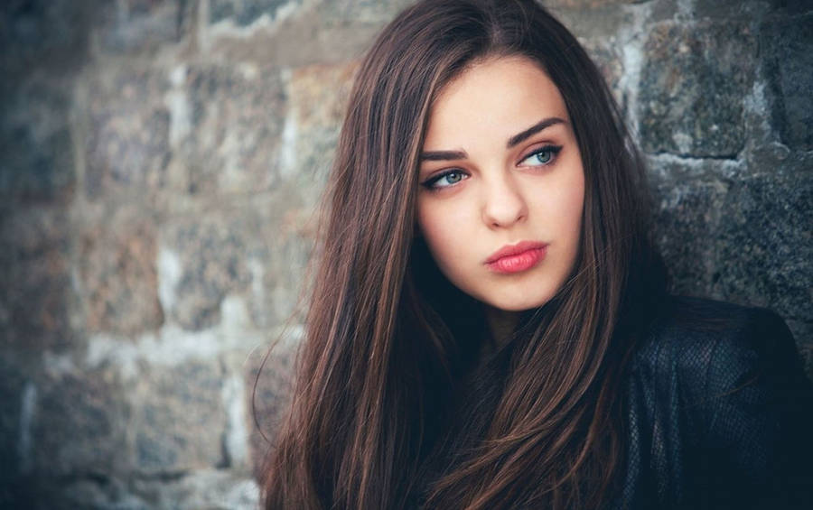 Green Eyes Woman Face Wallpaper