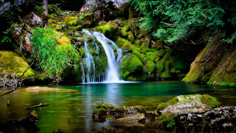 Green Falls Scenery Wallpaper