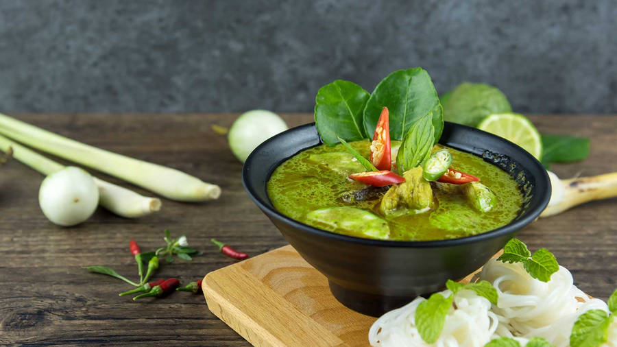 Green Thai Curry With Chicken And Spirulina Wallpaper