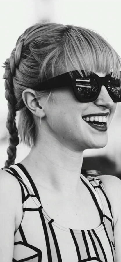 Greyscale Hayley Williams Wearing Shades Wallpaper