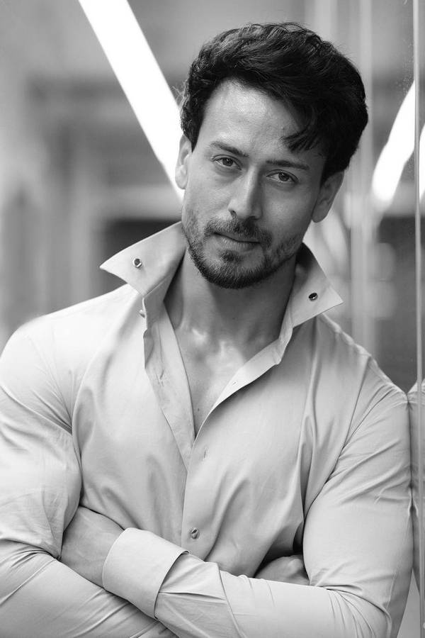 Greyscale Tiger Shroff Wallpaper