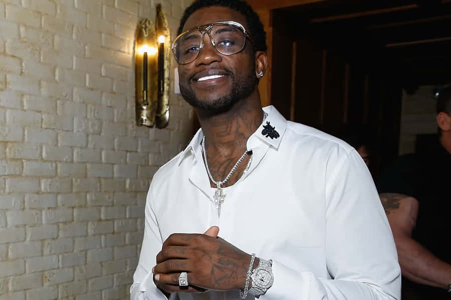 Gucci Mane Smilingin White Shirt Wallpaper