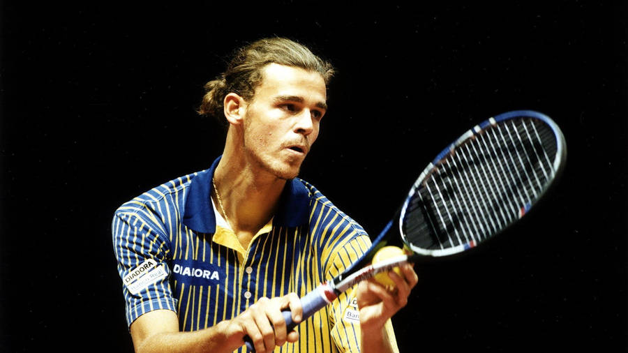 Gustavo Kuerten Prepares To Serve Wallpaper