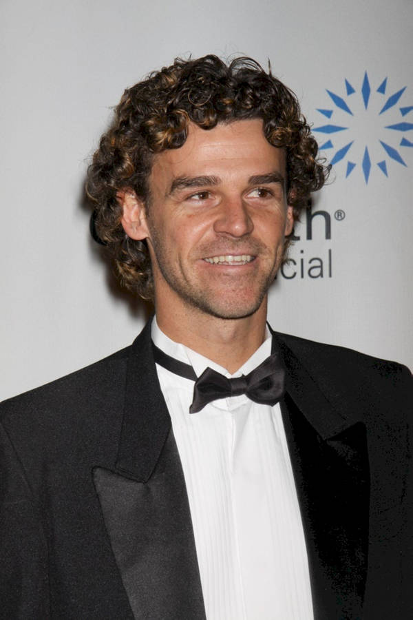 Gustavo Kuerten Wearing A Bowtie Wallpaper