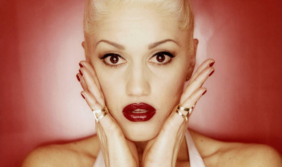 Gwen Stefani Red Lips And Nails Wallpaper
