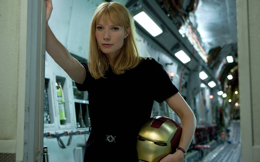 Gwyneth Paltrow As Pepper Potts In Iron Man Wallpaper