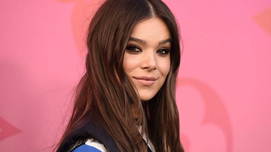 Hailee Steinfeld Louis Vuitton Wallpaper