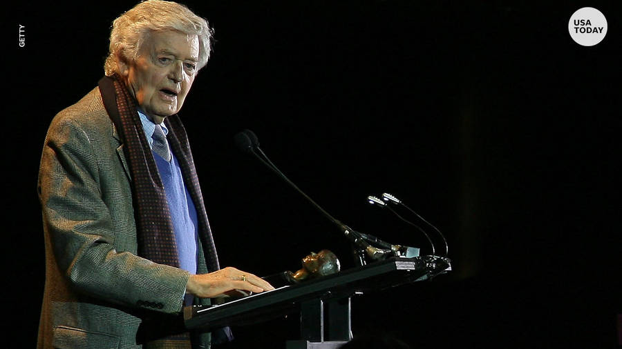 Hal Holbrook Speaking On Stage Wallpaper