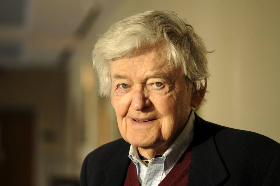 Hal Holbrook White Hair And Wrinkled Face Wallpaper