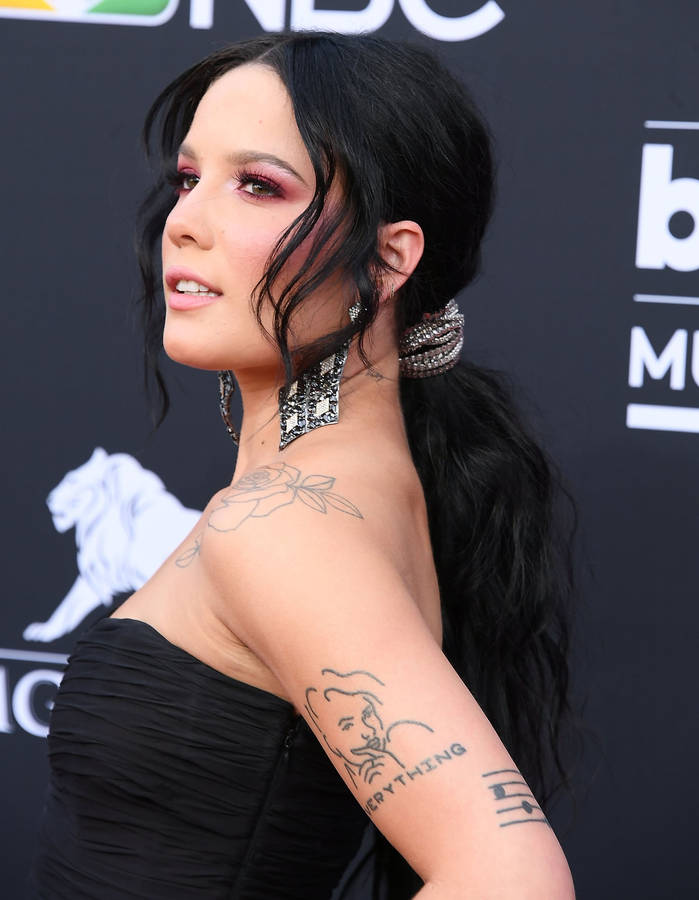 Halsey At The Bbmas 2018 Wallpaper