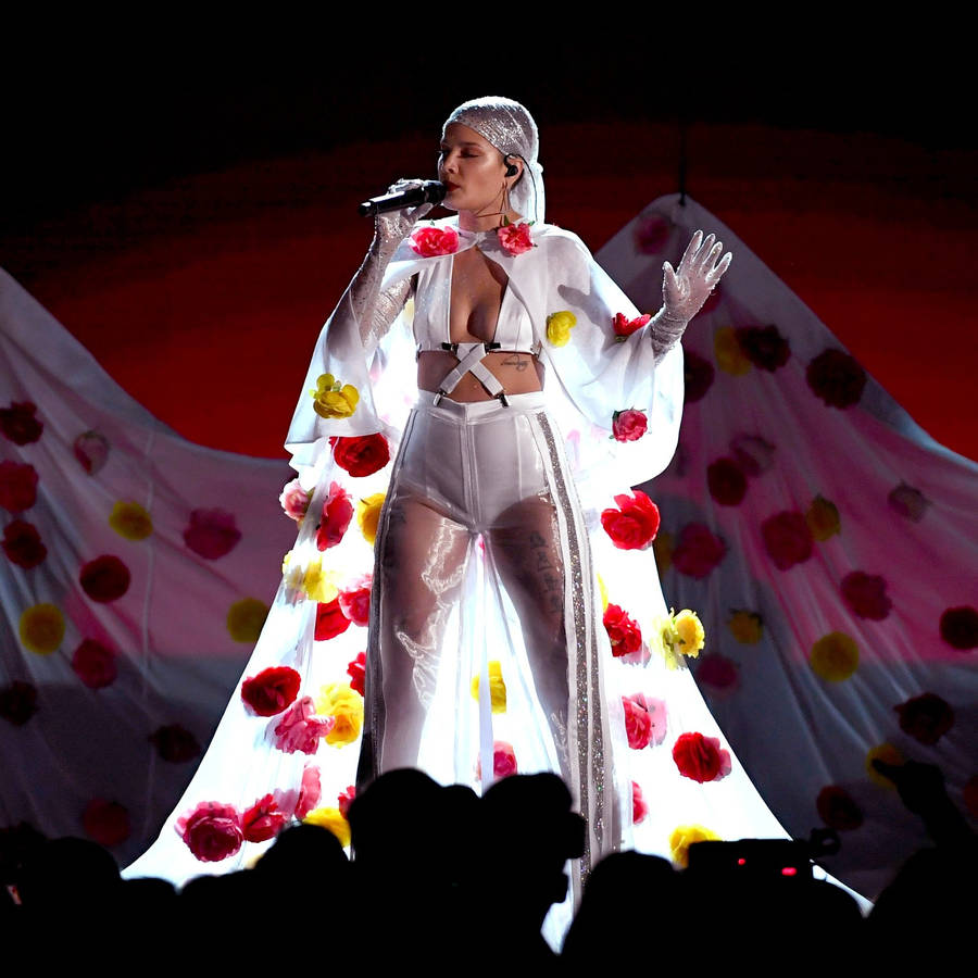 Halsey Stunning At 2017 Billboard Music Awards Wallpaper