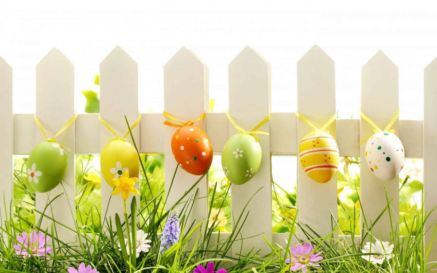 Happy Easter Decorated Fence With Grass And Eggs Wallpaper